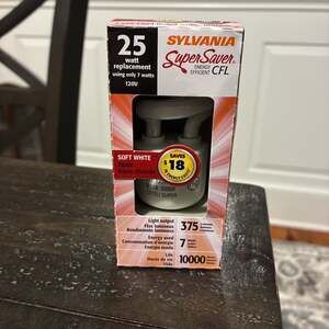 NEW SYLVANIA 25w Replaces 7w Soft White 2700k CFL 9 Year Light Bulb